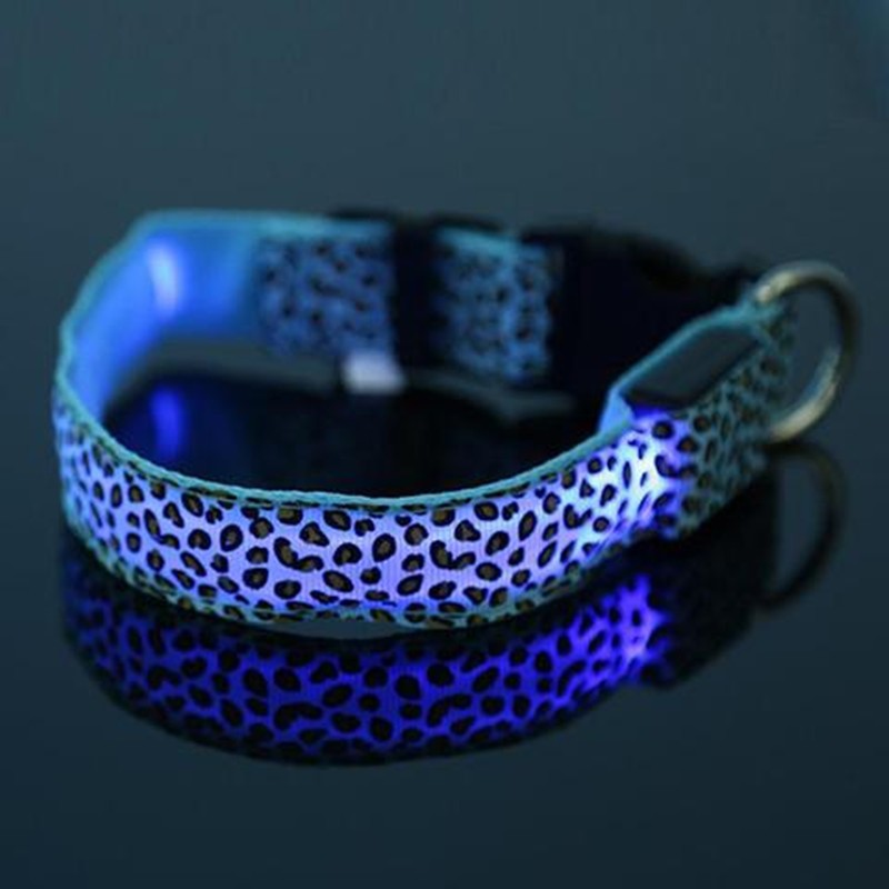 Collare per cani LED di sicurezza in nylon regolabile con fantasia leopardata